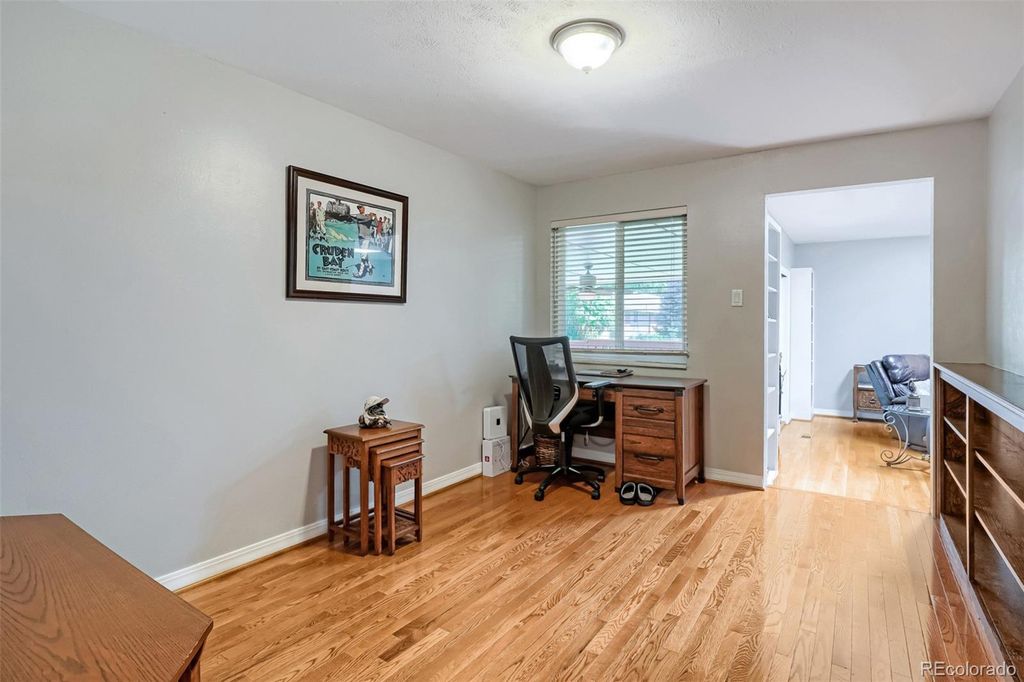Image 5 of property listing at 22 Birdie Lane, Littleton, CO 80123