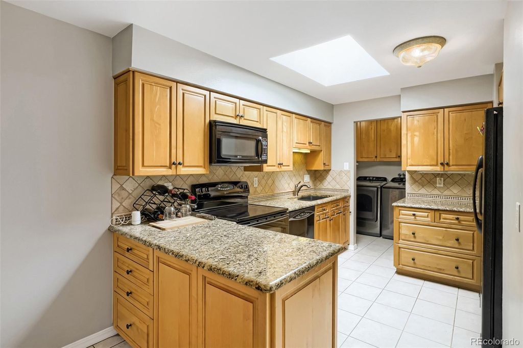 Image 7 of property listing at 22 Birdie Lane, Littleton, CO 80123