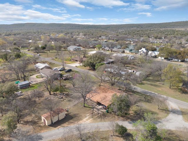 502 N River Oaks DR, Burnet, TX 78611