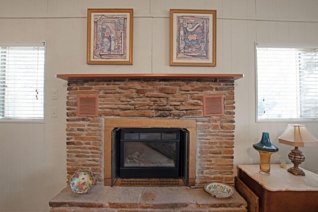 502 N River Oaks DR, Burnet, TX 78611