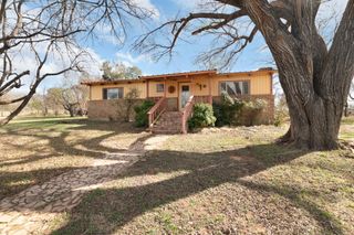 502 N River Oaks DR, Burnet, TX 78611