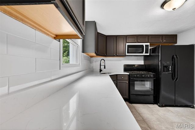 9386 Golden Gate Road, St Louis, MO 63144