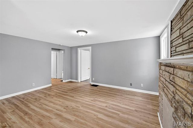 9386 Golden Gate Road, St Louis, MO 63144