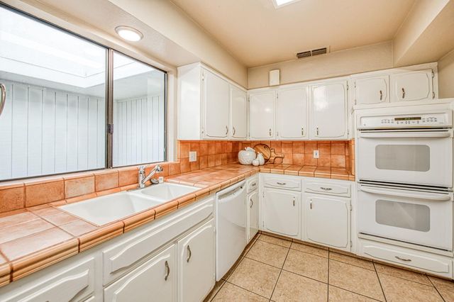 1876 Cougar Lane, Clovis, CA 93611