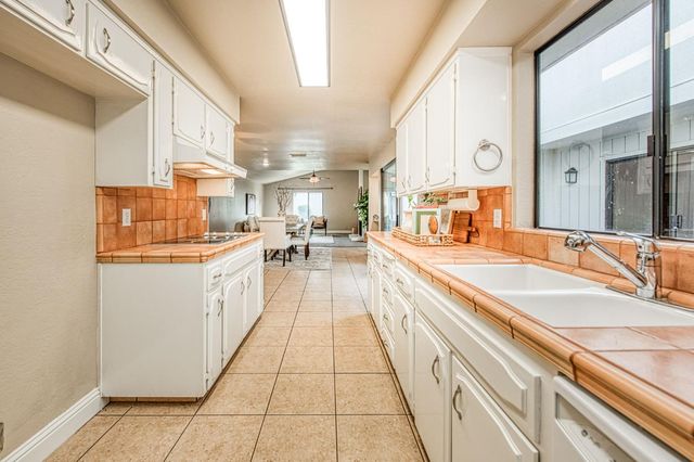 1876 Cougar Lane, Clovis, CA 93611