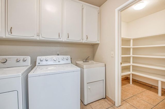 1876 Cougar Lane, Clovis, CA 93611