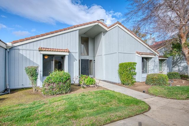 1876 Cougar Lane, Clovis, CA 93611