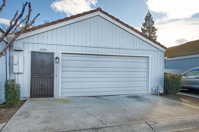 1876 Cougar Lane, Clovis, CA 93611