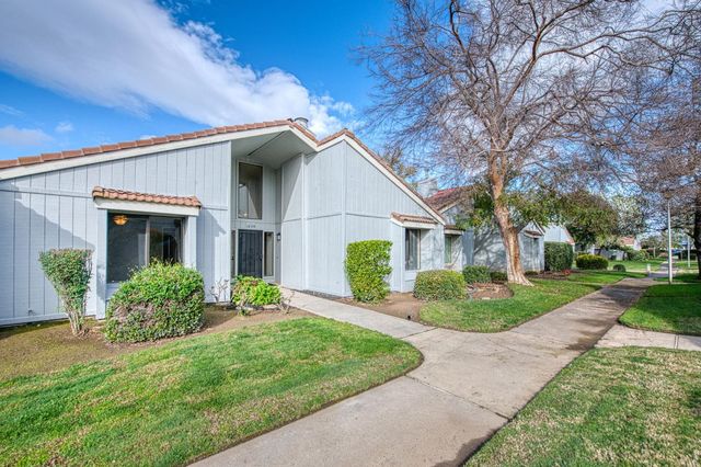 1876 Cougar Lane, Clovis, CA 93611