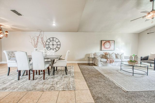 1876 Cougar Lane, Clovis, CA 93611