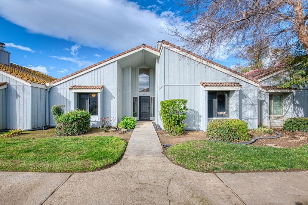 1876 Cougar Lane, Clovis, CA 93611