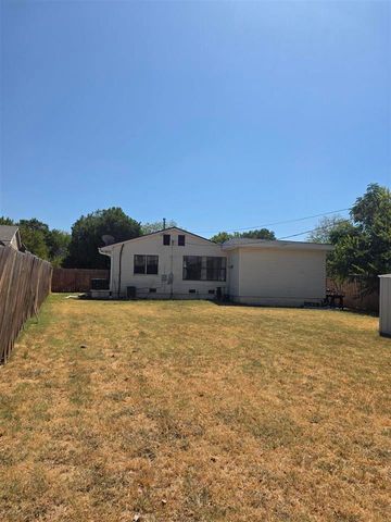 2306 NW 38th Pl, Lawton, OK 73505
