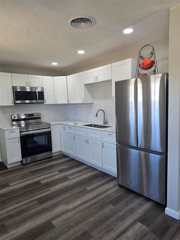 2306 NW 38th Pl, Lawton, OK 73505