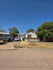 2306 NW 38th Pl, Lawton, OK 73505