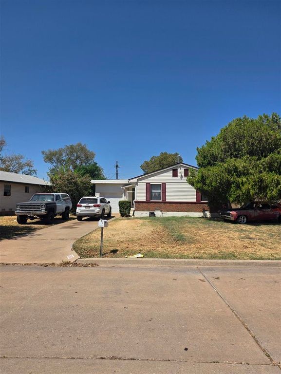 2306 NW 38th Pl, Lawton, OK 73505