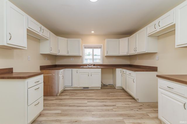 1400 E RUSSEY, Muncie, IN 47302
