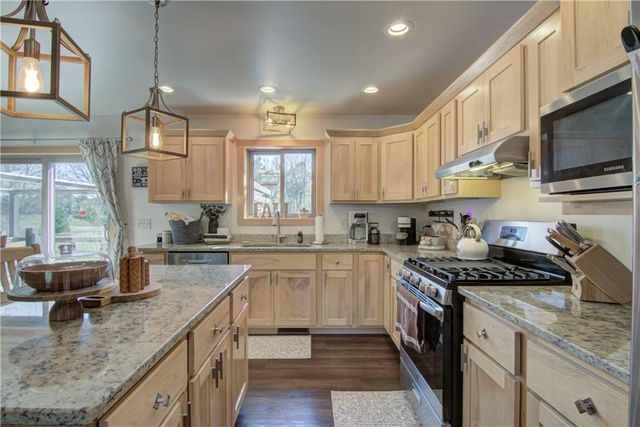 21407 102nd Avenue, Cadott, WI 54727