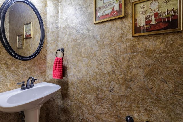 3840 Harvey Penick DR, Round Rock, TX 78664