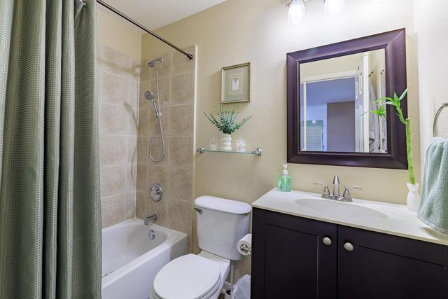 3840 Harvey Penick DR, Round Rock, TX 78664