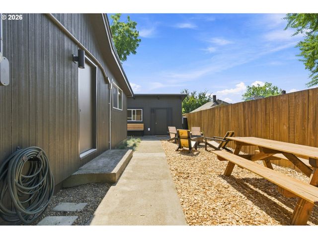 2124 N HUMBOLDT St, Portland, OR 97217