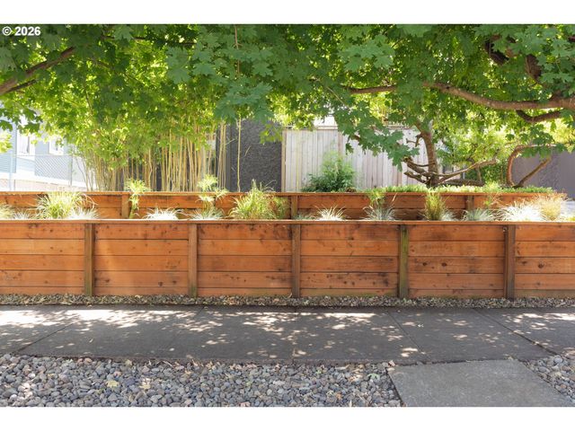 2124 N HUMBOLDT St, Portland, OR 97217