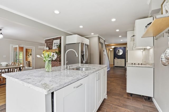 31 Chapman Rd, Boxford, MA 01921