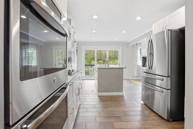31 Chapman Rd, Boxford, MA 01921