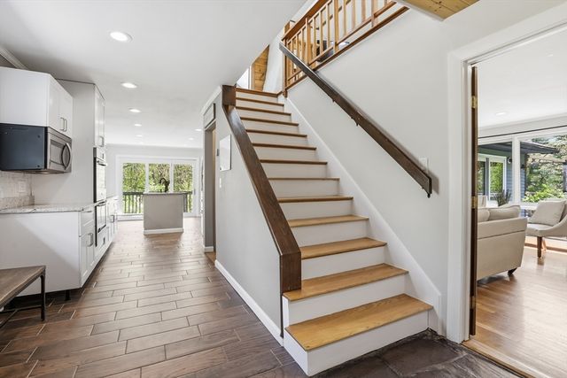 31 Chapman Rd, Boxford, MA 01921