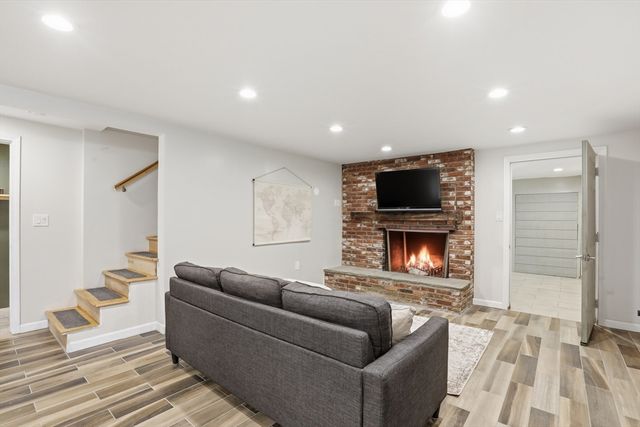 31 Chapman Rd, Boxford, MA 01921