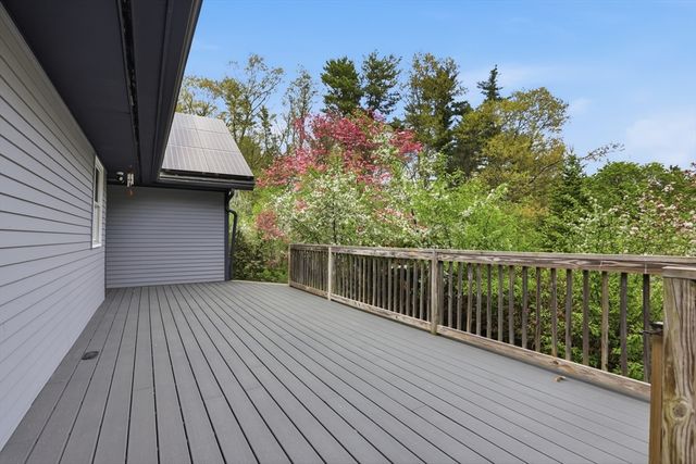 31 Chapman Rd, Boxford, MA 01921