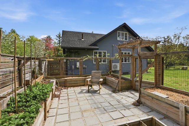31 Chapman Rd, Boxford, MA 01921