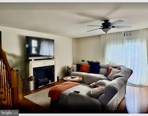 12 WANDA CT, Mount Holly, NJ 08060