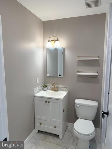 12 WANDA CT, Mount Holly, NJ 08060