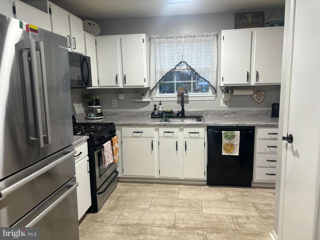 12 WANDA CT, Mount Holly, NJ 08060