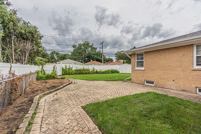 5018 Dobson Street, Skokie, IL 60077