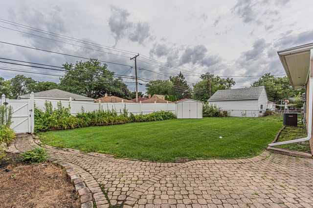 5018 Dobson Street, Skokie, IL 60077