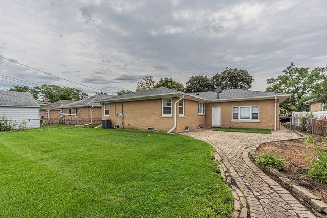 5018 Dobson Street, Skokie, IL 60077