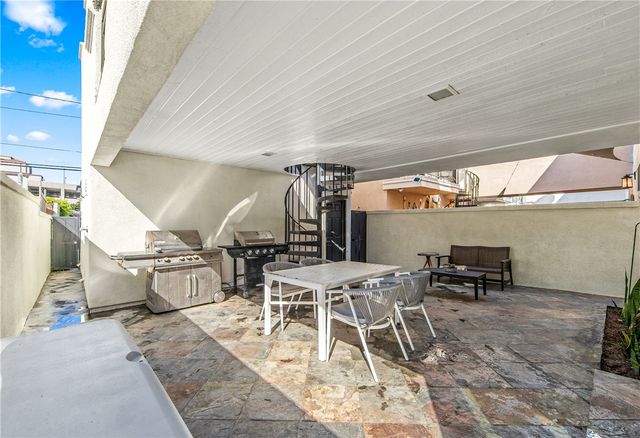 219 2nd Street, Huntington Beach, CA 92648