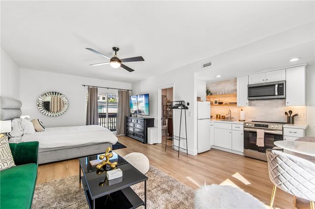 219 2nd Street, Huntington Beach, CA 92648