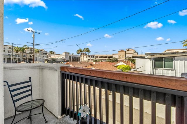 219 2nd Street, Huntington Beach, CA 92648