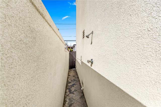 219 2nd Street, Huntington Beach, CA 92648