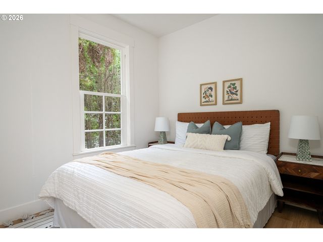 236 Ne SACRAMENTO St, Portland, OR 97212