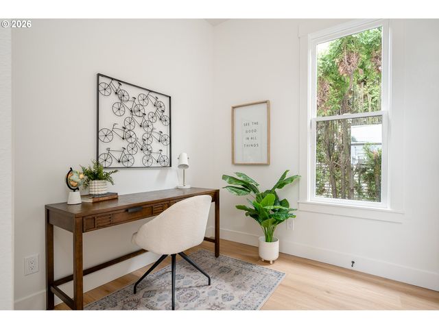 236 Ne SACRAMENTO St, Portland, OR 97212