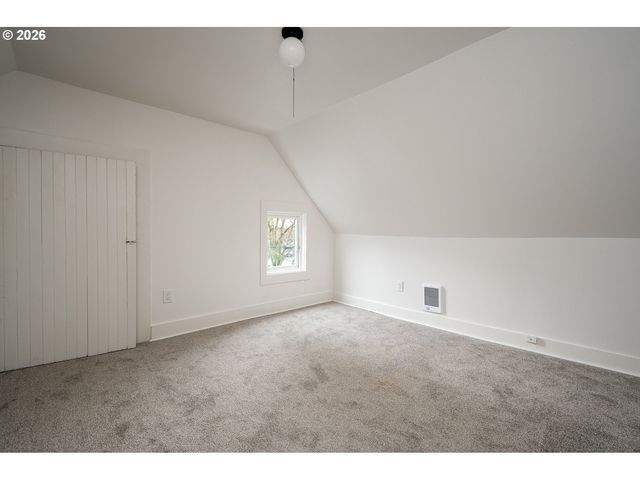 236 Ne SACRAMENTO St, Portland, OR 97212