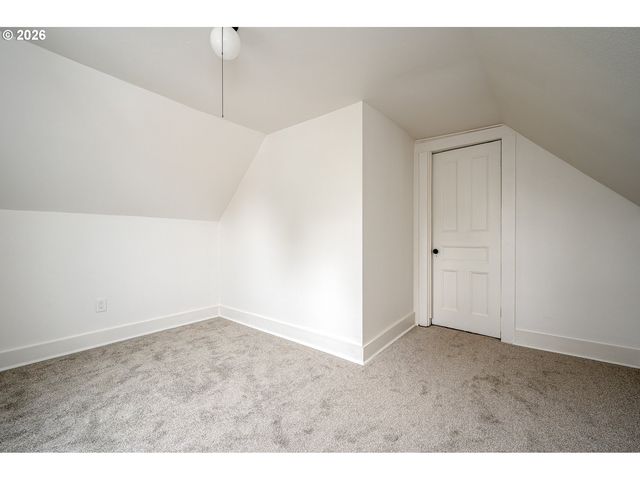 236 Ne SACRAMENTO St, Portland, OR 97212