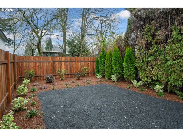 236 Ne SACRAMENTO St, Portland, OR 97212