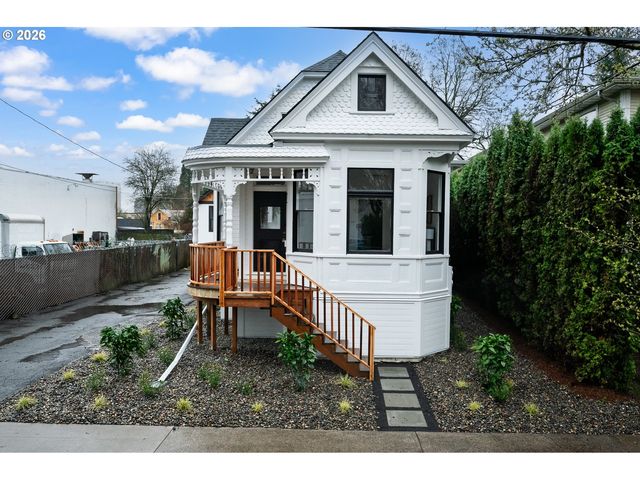 236 Ne SACRAMENTO St, Portland, OR 97212