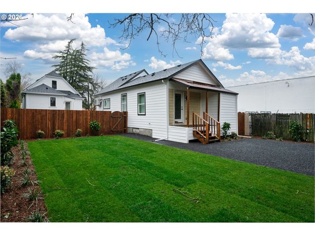 236 Ne SACRAMENTO St, Portland, OR 97212