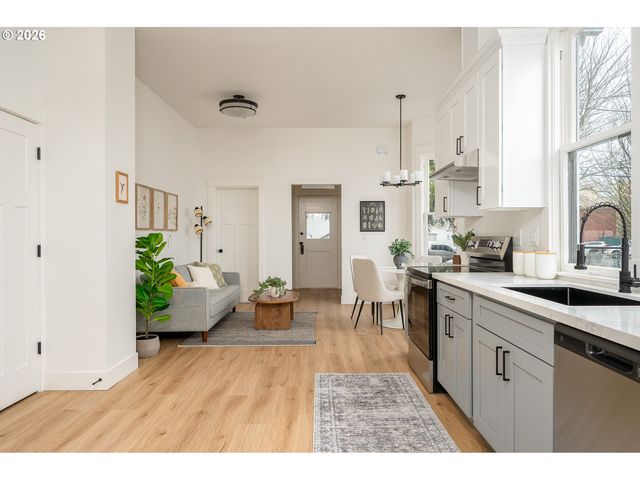 236 Ne SACRAMENTO St, Portland, OR 97212