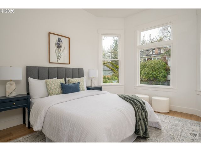 236 Ne SACRAMENTO St, Portland, OR 97212